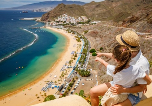 Wyspy Kanaryjskie z rodziną: Loro Park, wydmy i aquaparki, które pokochają dzieci