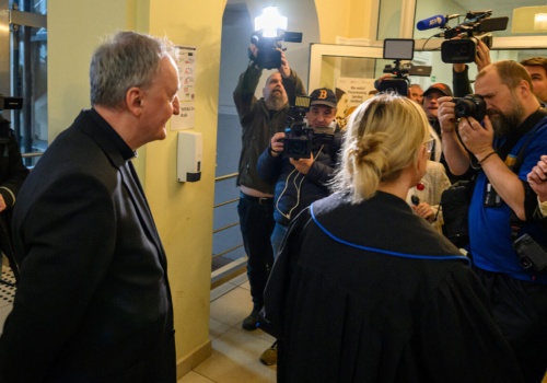 Już po pierwszej rozprawie – biskup zeznawał w sądzie