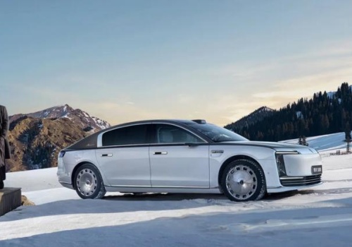 Maextro S800 najpopularniejszą luksusową limuzyną w Chinach. Huawei wygrywa z Maybachem i Porsche