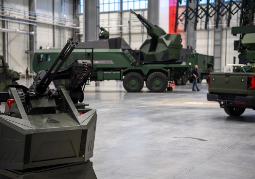 PiS, atakując SAFE, strzela polskiemu wojsku w stopę. Alternatywy nie ma, a ściana tuż tuż