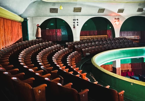 Jak dziś, po prawie dwóch dekadach od zamknięcia, wygląda kultowe Kino Ognisko w Legnicy? (FOTO)