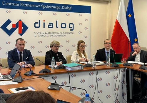 Kilka godzin rozmów i brak decyzji w sprawie podwyżek w ochronie zdrowia. Zespół Trójstronny wróci do rozmów 16 marca