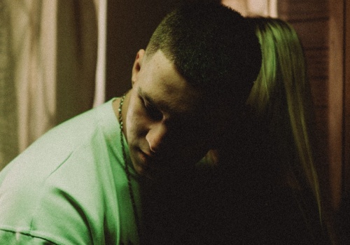 Turski „Polepione bletki łzami” – numer, który zostawia ciarki na plecach