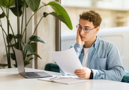 Kolejny miesiąc spadków na rynku pracy. Czy to już dno?