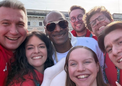 Polska maskotka trafiła w ręce słynnego rapera. Znamy szczegóły. 