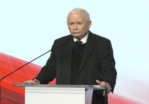 Kaczyński dryfuje, młodzi kreują narrację