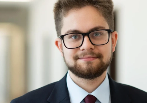 Syn wybitnego reżysera będzie z Bydgoszczy posłem? Ostatnio zrobił się aktywny nad Brdą