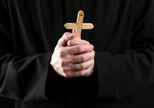 Ks. Rzeszowski: informacje o pedofilii duchownego przełożony ma obowiązek przekazać organom ścigania