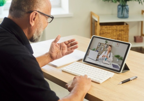 Obowiązkowe czaty z pacjentami. Nie tylko w przychodni, ale też w aptece