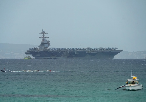 Trump wysyła myśliwce, by 