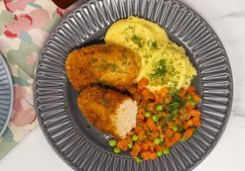 Obtaczam w niej mielone. Środek jest chrupki, a wnętrze soczyste i miękkie