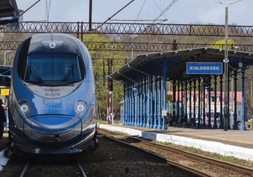 Pociągiem nad morze w rekordowym czasie. Zapomnij o staniu w korkach