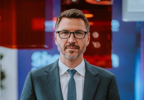 Rozwiązania AI dla firm są coraz ważniejsze – agentowa sztuczna inteligencja staje się priorytetem dla dyrektorów IT