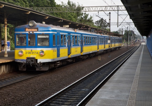 Dojazdy do szkół na Mazowszu. Skąd najczęściej wyjeżdżają uczniowie?