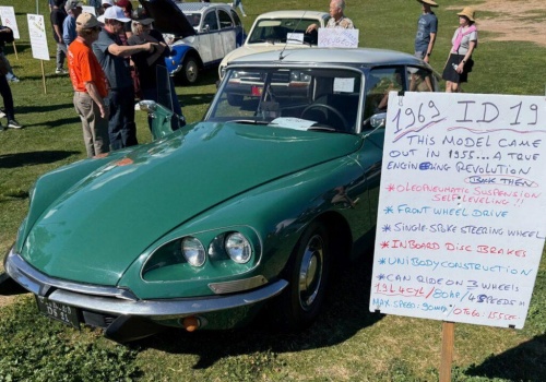 Miłośnicy Citroëna spotkali się w Arizonie. Francuska motoryzacja błyszczała w słońcu