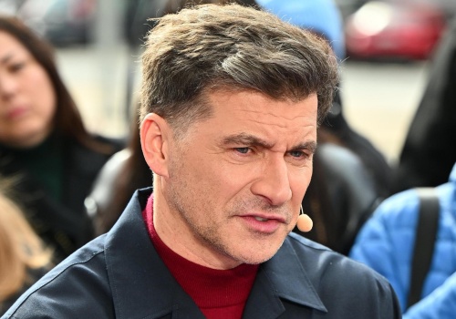 Kammel zrobił operację powiek. Teraz się tłumaczy. 