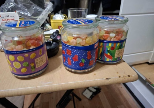 Magazyn narkotyków w mieszkaniu na Woli. Policja przejęła ich ponad dwa kilogramy