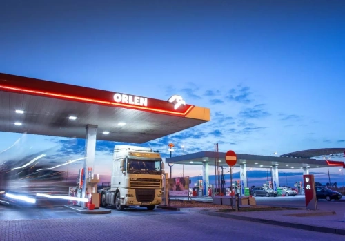 Rekordowy rok Grupy Orlen: Silny handel detaliczny i miliardy na inwestycje w nowoczesne stacje paliw