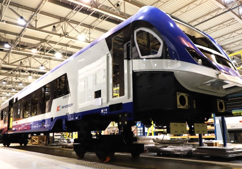 PKP Intercity pokazało produkcję pierwszego hybrydowego pociągu. Nowy Sącz znów na kolejowej mapie Polski