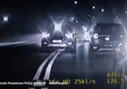 Piła: Niebezpieczne wyprzedzanie na DK11. Kierowca ukarany mandatem