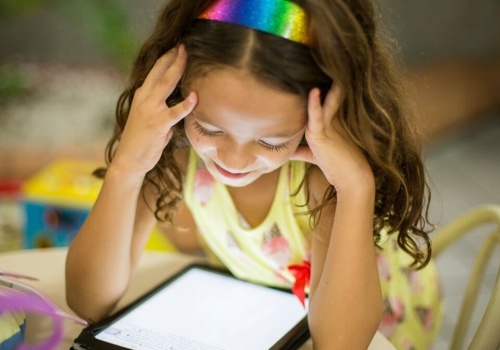 Media społecznościowe powinny być zakazane. Polacy są zgodni