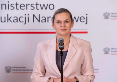 Szefowa MEN ubolewa, że dzieci przestały się uczyć. Zamiast prac domowych, będą kartkówki