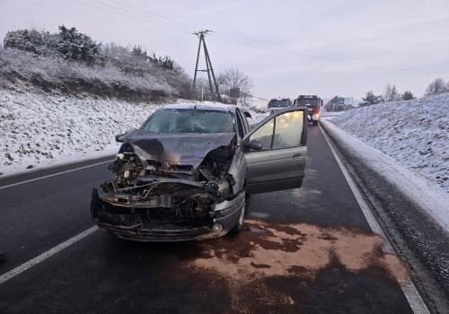 Zderzył się z metalową belką
