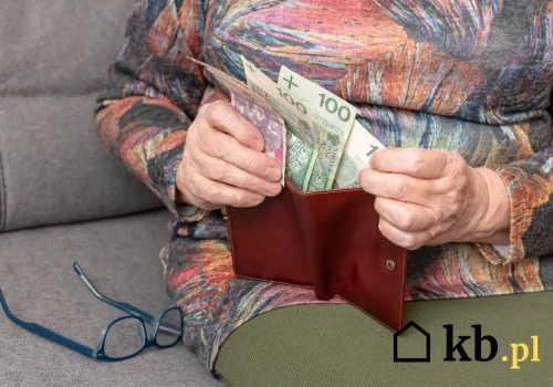 Seniorzy mogą dostać nawet 400 zł więcej. Wystarczy jeden dokument o którym ZUS nie mówi