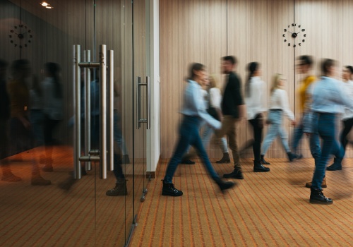 Duże hamowanie tempa wzrostu płac w sektorze przedsiębiorstw. Nowe dane GUS