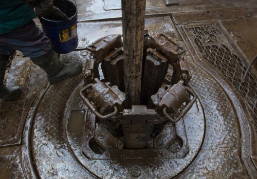 Indie drastycznie ograniczają import ropy z Rosji na rzecz Bliskiego Wschodu