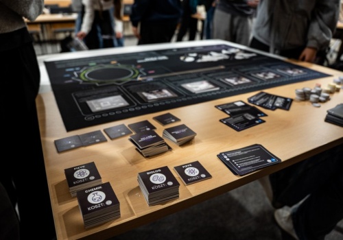 Pracuj przy akceleratorze! UJ wydał planszówkę o polskim synchrotronie SOLARIS