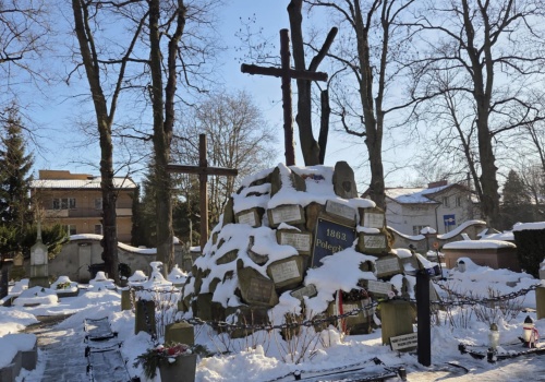 Pamięć o tej mogile miała przeminąć – spoczywa tu ponad 200 ofiar rabacji. Mija 180 lat od Powstania Narodowego