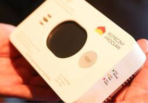 Kolejne 400 czujek czadu trafi do wrocławian. W ramach tej akcji przyniosą je do domu