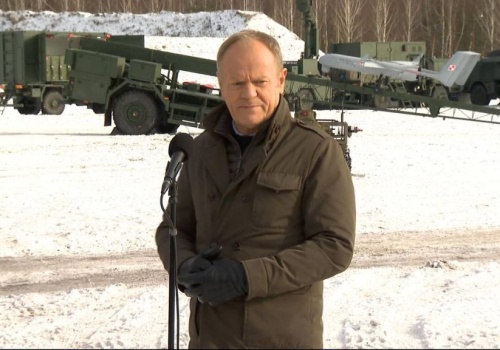 Donald Tusk do Polaków: „Natychmiast opuście Iran”