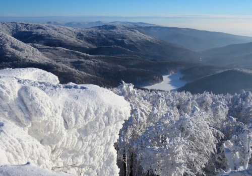 Najpiękniejszy widok na Morskie Oko. Zimą dostępny tylko dla nielicznych
