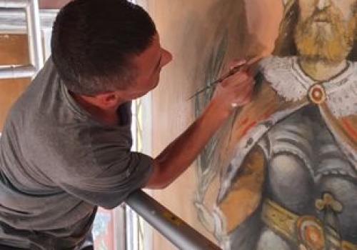 Rzeźbiarz, strażak, społecznik – Krzysztof Balewski z Osieka nad Wisłą to człowiek o wielu, nie tylko artystycznych, talentach!