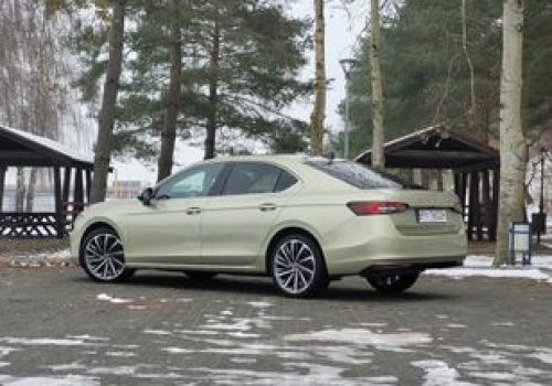 Wideo: rozwiązania Simply Clever w Škodzie Superb