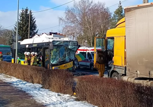 Karambol pod szkołą w Bełchatowie. Są ranni