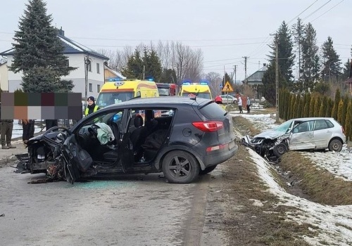 Troje rannych po czołówce koło Rzeszowa. Na miejscu lądował LPR
