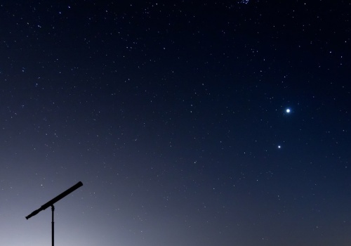 Saturn i Neptun w rzadkiej koniunkcji. Gdzie i kiedy patrzeć na niebo?