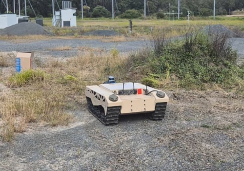 Przełom w ratownictwie. Autonomiczne roje robotów gaszą ogień z precyzją 99%