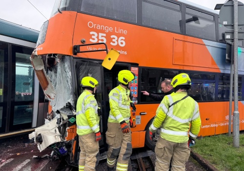 Zderzenie tramwaju z autobusem w Chilwell