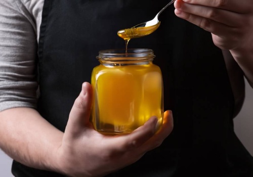 To najlepszy miód dla seniorów. Znika z pasiek jak żaden inny
