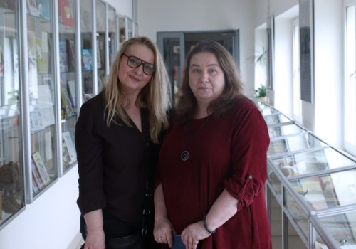 W środku dnia | Zabawki i literatura