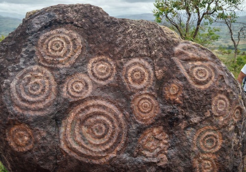 Prehistoryczne dziedzictwo Wenezueli. Petroglif sprzed tysięcy lat zawiera postaci przypominające ludzi