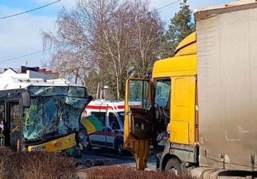 Auta zderzały się jedno po drugim. Karambol w Bełchatowie