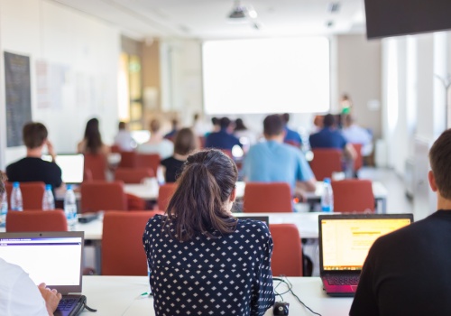 Studenci będą pracować do 70. roku życia? Lata nauki nie wliczą się do emerytury