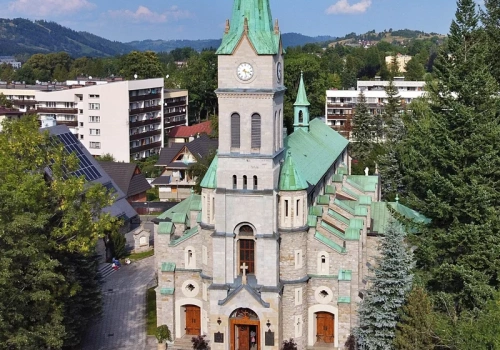 Karuzela i strzelnica przy kościele. W nieoczywisty spór włączył się kardynał Ryś