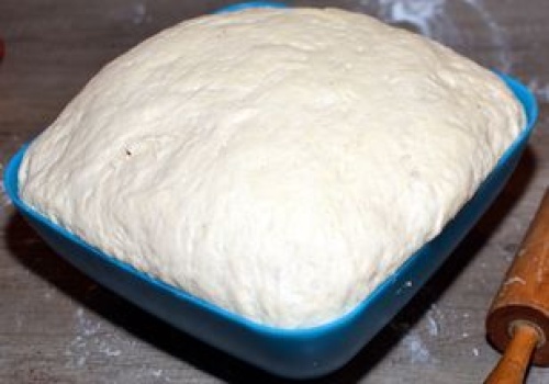 Wlej 1 łyżkę do ciasta drożdżowego. Wyrośnie pulchne jak nigdy wcześniej