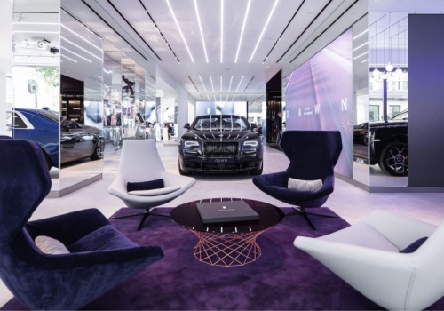 Żegnaj, Big Macu, witaj, Rolls-Royce. Na warszawskiej Pradze powstaje motoryzacyjne sanktuarium